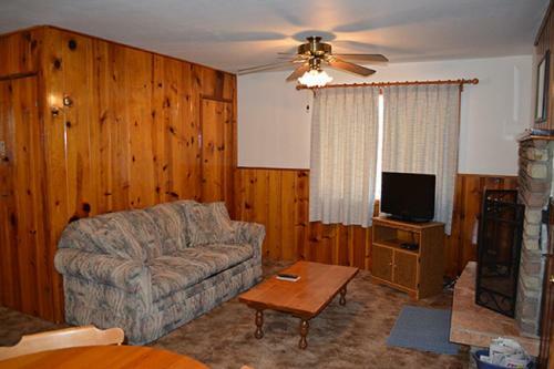 Lodge Whispering Pines Resort