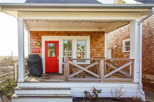 Crescent Moon Cottage Two-bedroom Home