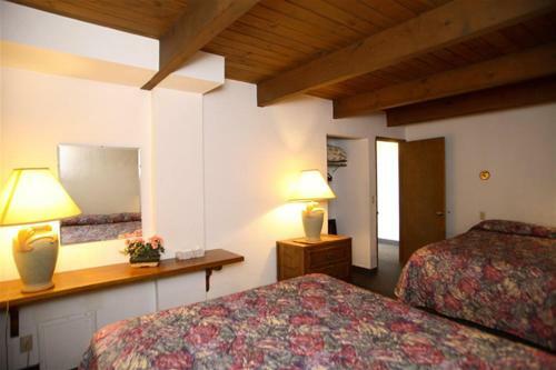 Hotel Sandpiper Beach Resort
