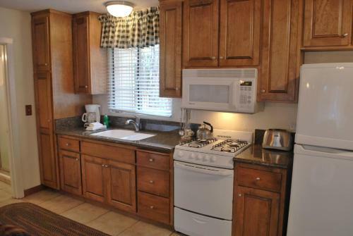 2 Bassett Cedar Rock Cabin
