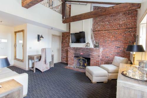 Hotel Garrison Inn