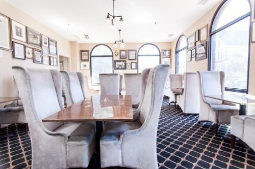 Hotel Garrison Inn