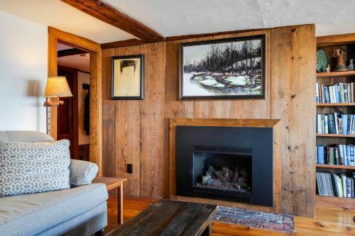 Artist's Waterfront Retreat