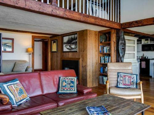 Artist's Waterfront Retreat