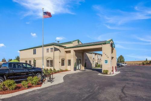 Hotel Mr. Sandman Inn & Suites