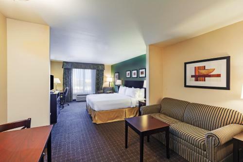Holiday Inn Express Hotel & Suites Eagle Pass