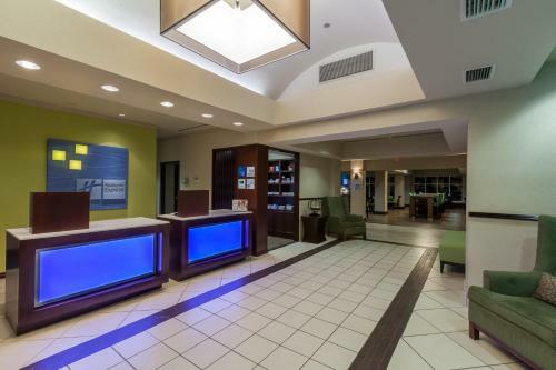 Holiday Inn Express Hotel & Suites Eagle Pass
