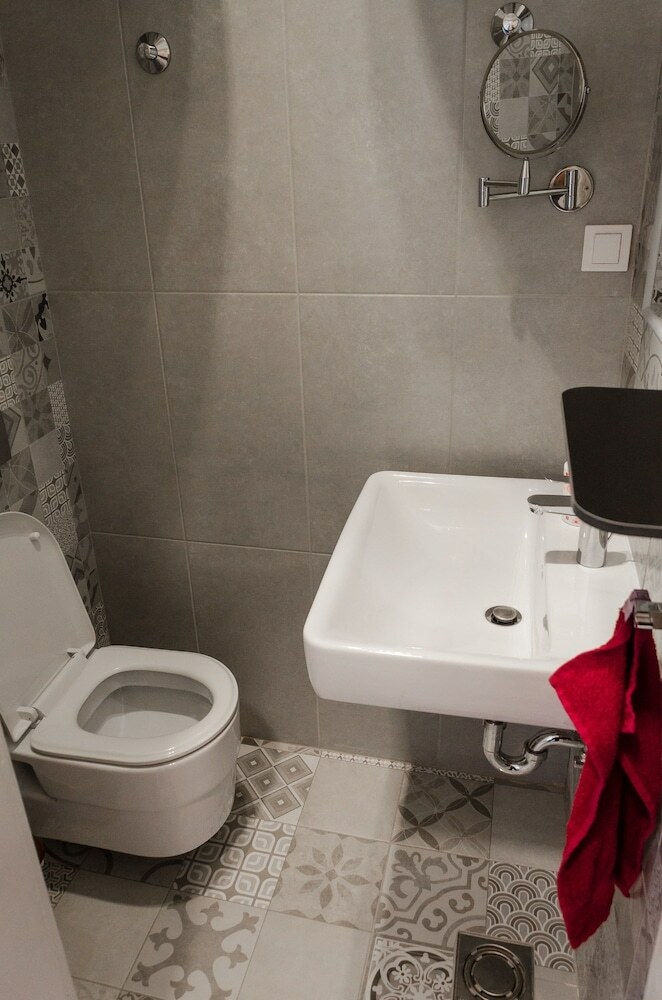 Roommates Hostel
