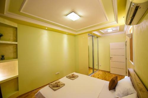 Apartment Sweet House Politika