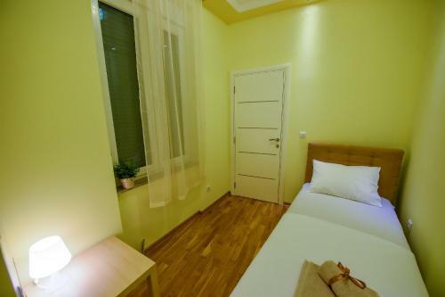 Apartment Sweet House Politika