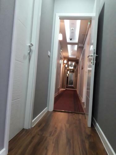Hostal M&c - Modern Rooms