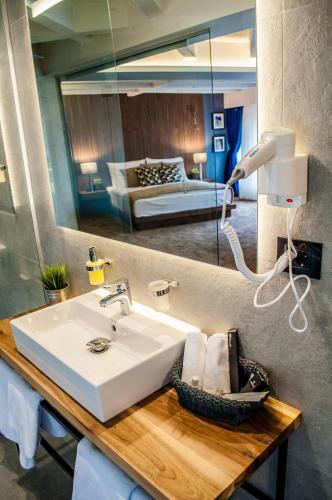 Hostal Nomad Luxury Suites