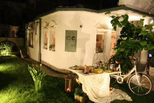 Hostal French Chic House