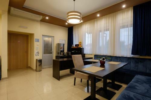 Airport Hotel Garni