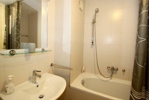Twin Belville Apartments