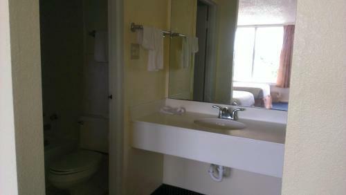 Motel Calloway Inn And Suites