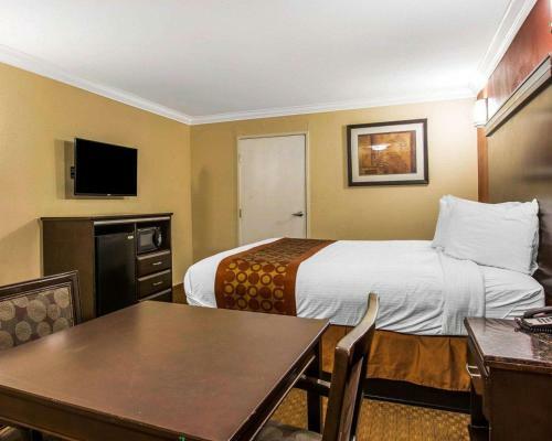 Hotel Rodeway Inn & Suites Corona