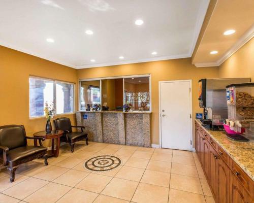 Hotel Rodeway Inn & Suites Corona