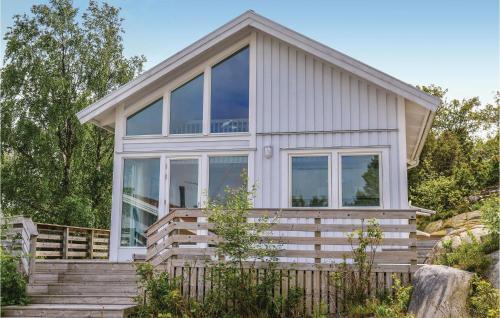 Two-bedroom Holiday Home In Fjaallbacka