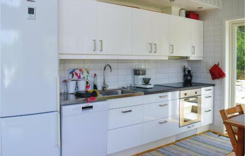 Two-bedroom Holiday Home In Fjaallbacka