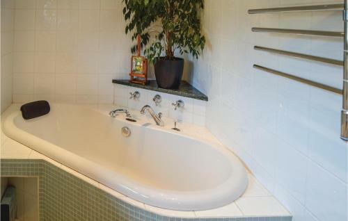 Two-bedroom Holiday Home In Gustavsberg