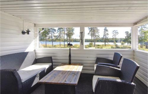 Three-bedroom Holiday Home In Hokerum