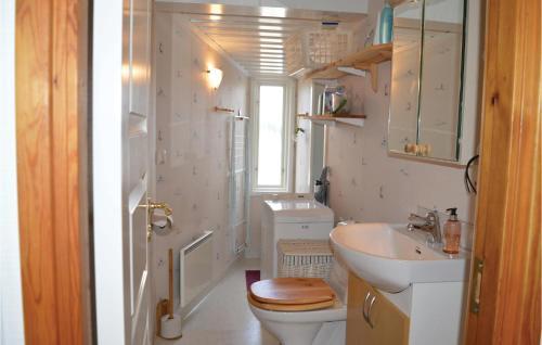 Three-bedroom Holiday Home In Uddevalla