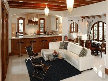 Posada Black Dolphin Inn
