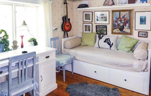 Three-bedroom Holiday Home In Vasterljung