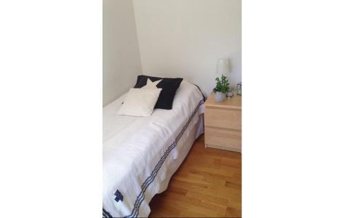 Three-bedroom Holiday Home 0 In Saltsj�-boo