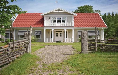 Five-bedroom Holiday Home In Tranas