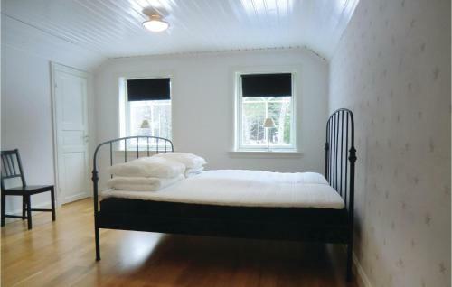 Five-bedroom Holiday Home In Tranas