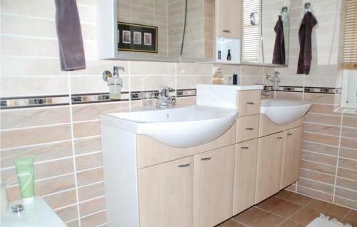 Three-bedroom Holiday Home In Brandstorp