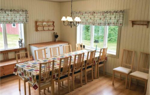 Six-bedroom Holiday Home In Hogsater