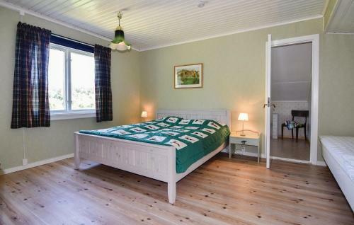 Six-bedroom Holiday Home In Hogsater