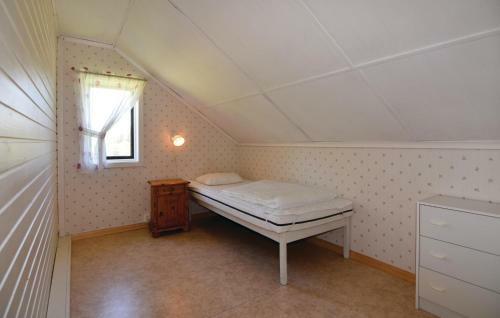 Six-bedroom Holiday Home In Hogsater