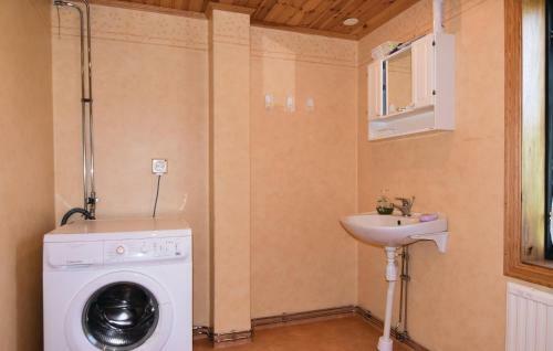 Six-bedroom Holiday Home In Hogsater