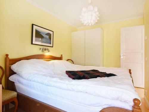 Two-bedroom Holiday Home In Hen�n 2