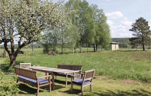 Three-bedroom Holiday Home In Hedekas