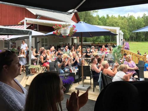 Albergue Lunedet Camping Caf� Restaurang Ab