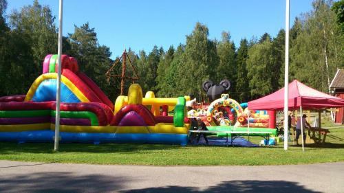 Albergue Lunedet Camping Caf� Restaurang Ab
