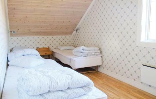 Three-bedroom Holiday Home In Svanskog