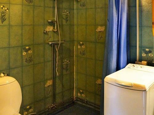 Two-bedroom Holiday Home In L�nashult 1
