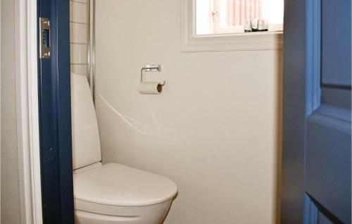 Two-bedroom Holiday Home In Tjallmo