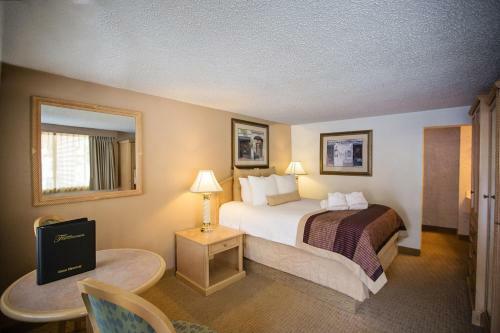 Twin Peaks Lodge & Hot Springs