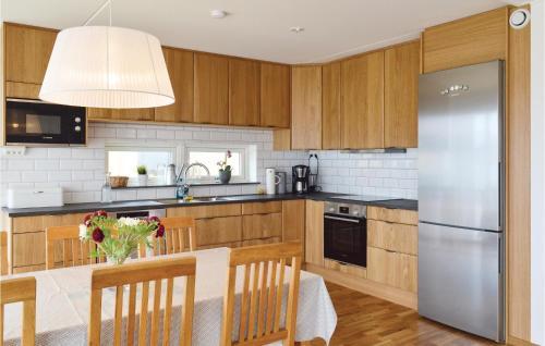 Two-bedroom Apartment In Ronnang