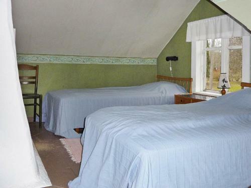 Two-bedroom Holiday Home In Kalvsvik