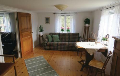 Two-bedroom Holiday Home Skeppshult 02