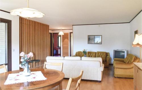 Holiday Home K�pmangatan Borrby