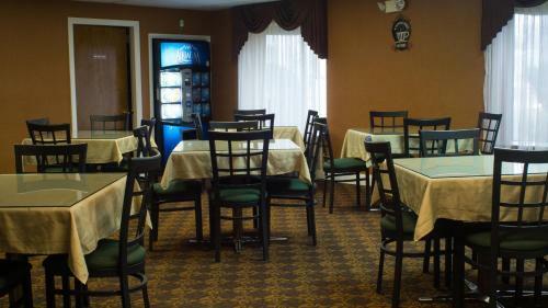 Hotel Ambassador Inn And Suites